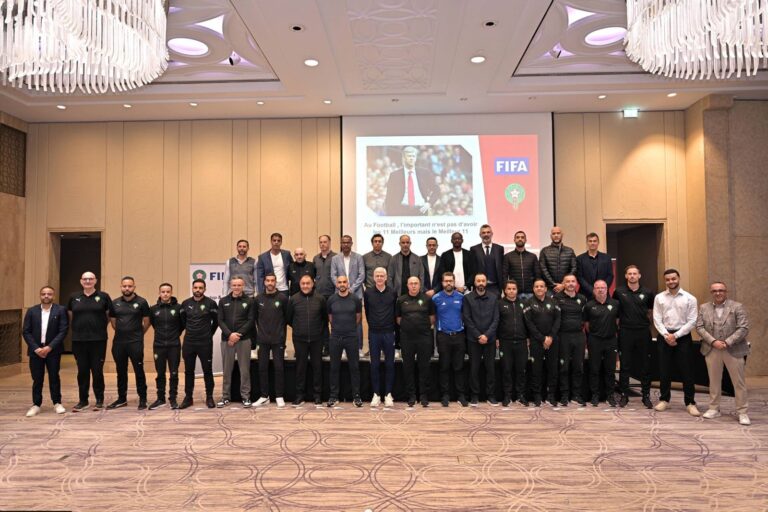 Arsène Wenger partage sa vision du développement du football lors d’une réunion technique avec des entraîneurs marocain