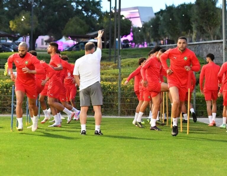 Les Lions de l’Atlas honorent leurs coéquipiers vainqueurs et poursuivent leurs préparatifs pour les matchs amicaux de juin
