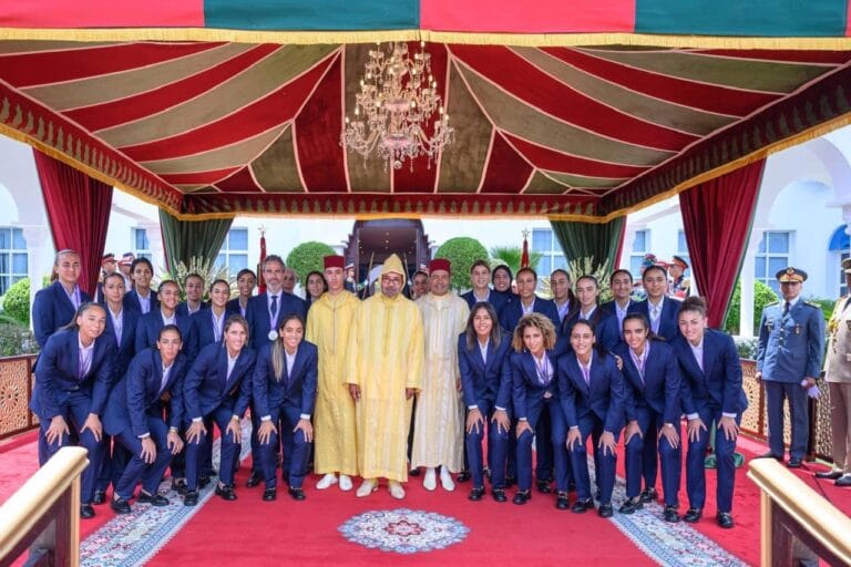 Le Roi Mohammed VI honore les Lionnes de l’Atlas en reconnaissance de leurs réalisations continentales.