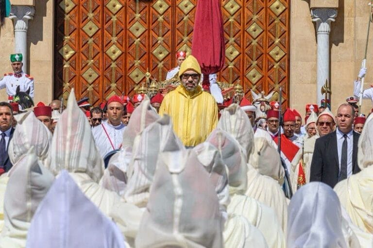 Le roi Mohammed VI : un leadership solide dans une période de campagne médiatique biaisée