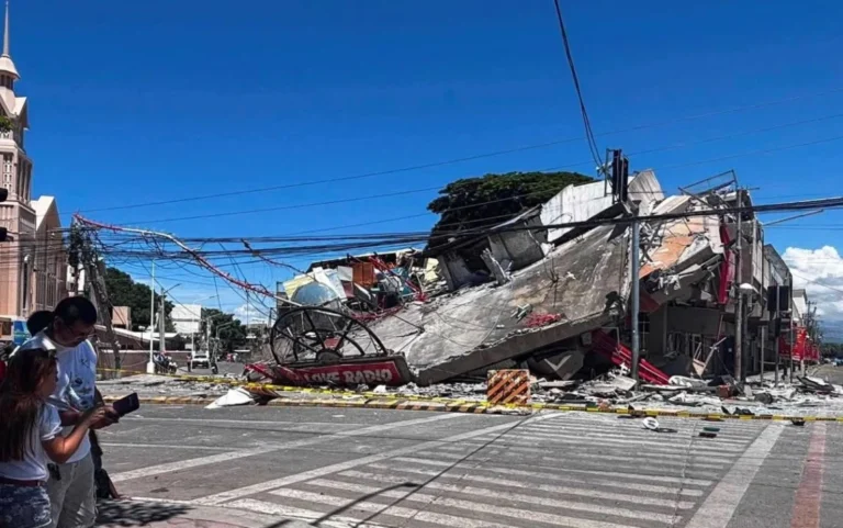 Le bilan du séisme aux Philippines s’élève désormais à 35 morts, et des alertes au tsunami ont été émises pour plusieurs pays asiatiques.